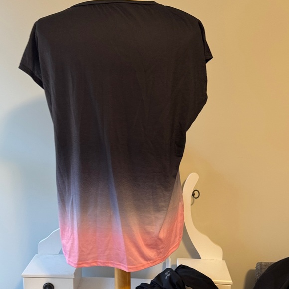 💜SHEIN Black to Pink Ombre Short Sleeve Top - Picture 3 of 3